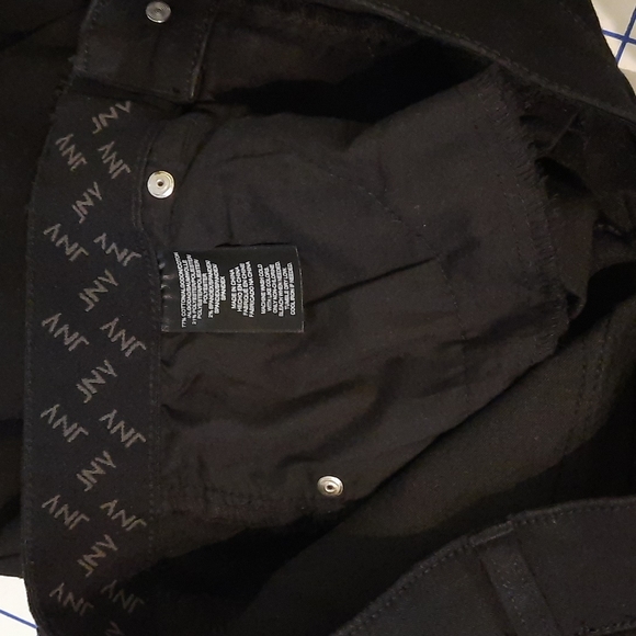 👑 3/$30  Jones New York Slim/Straight Leg Jeans - Picture 6 of 6